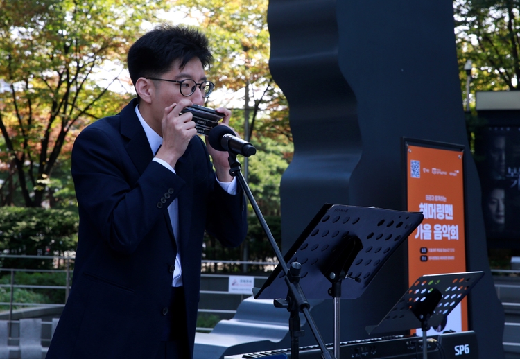 "바쁜 직장인들에 힐링 선사"…태광그룹, 해머링맨 가을음악회 진행