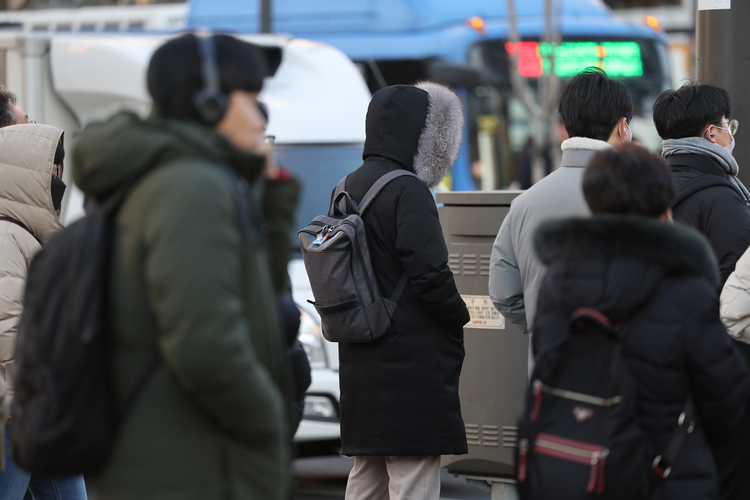 [오늘 날씨] 대체로 맑지만 찬바람 '쌩쌩'…대기는 '건조'