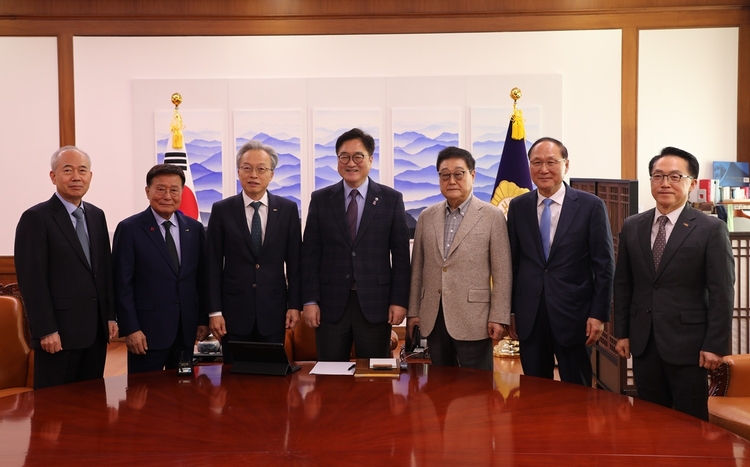 최진식 중견련 회장 "기업 활력 살리는 법·제도 환경 조성…국회 나서달라"