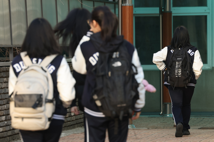 새 학기 맞아 대학생 커뮤니티·자녀 위치추적 앱 사용 증가